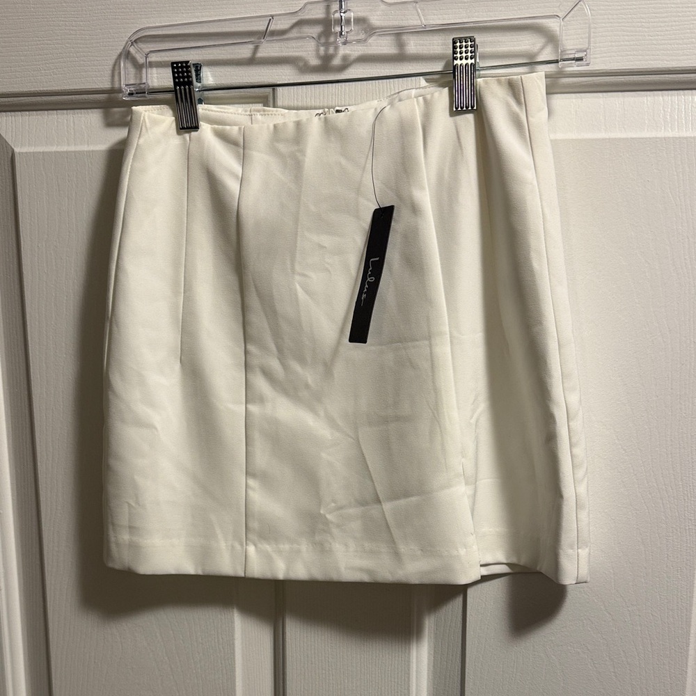 Lulu's Chic Cream Mini SKORT